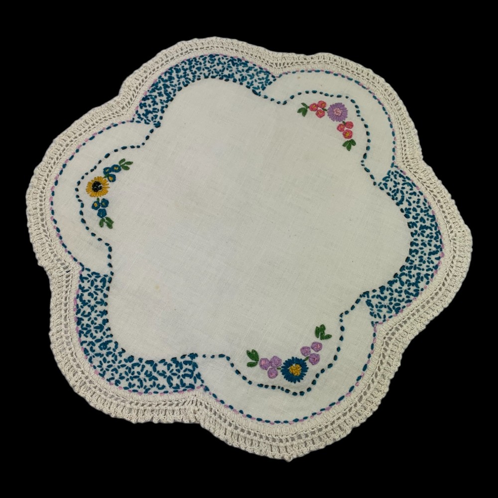 Vintage Dollies Flower Hand Stitched Embroidered Vanity Dresser Table 11" Star